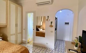Central Studio Capri 2